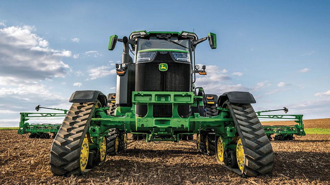 8RX 410 Four-Track Tractor,  image number 0