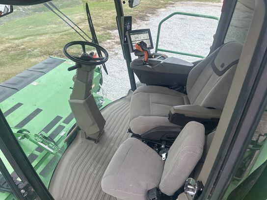 2025 W235R - 442127,  image number 10