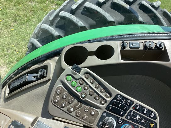 2010 8345R - 420194,  image number 17