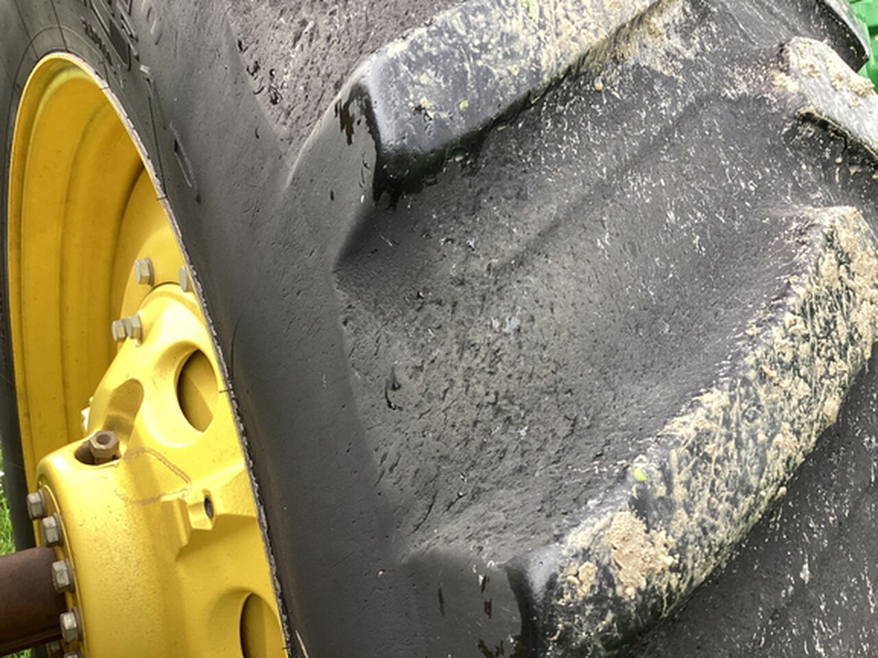 2012 8335R - 440418,  image number 31