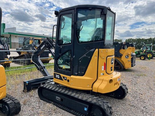 2024 35 P - 426205,  image number 2