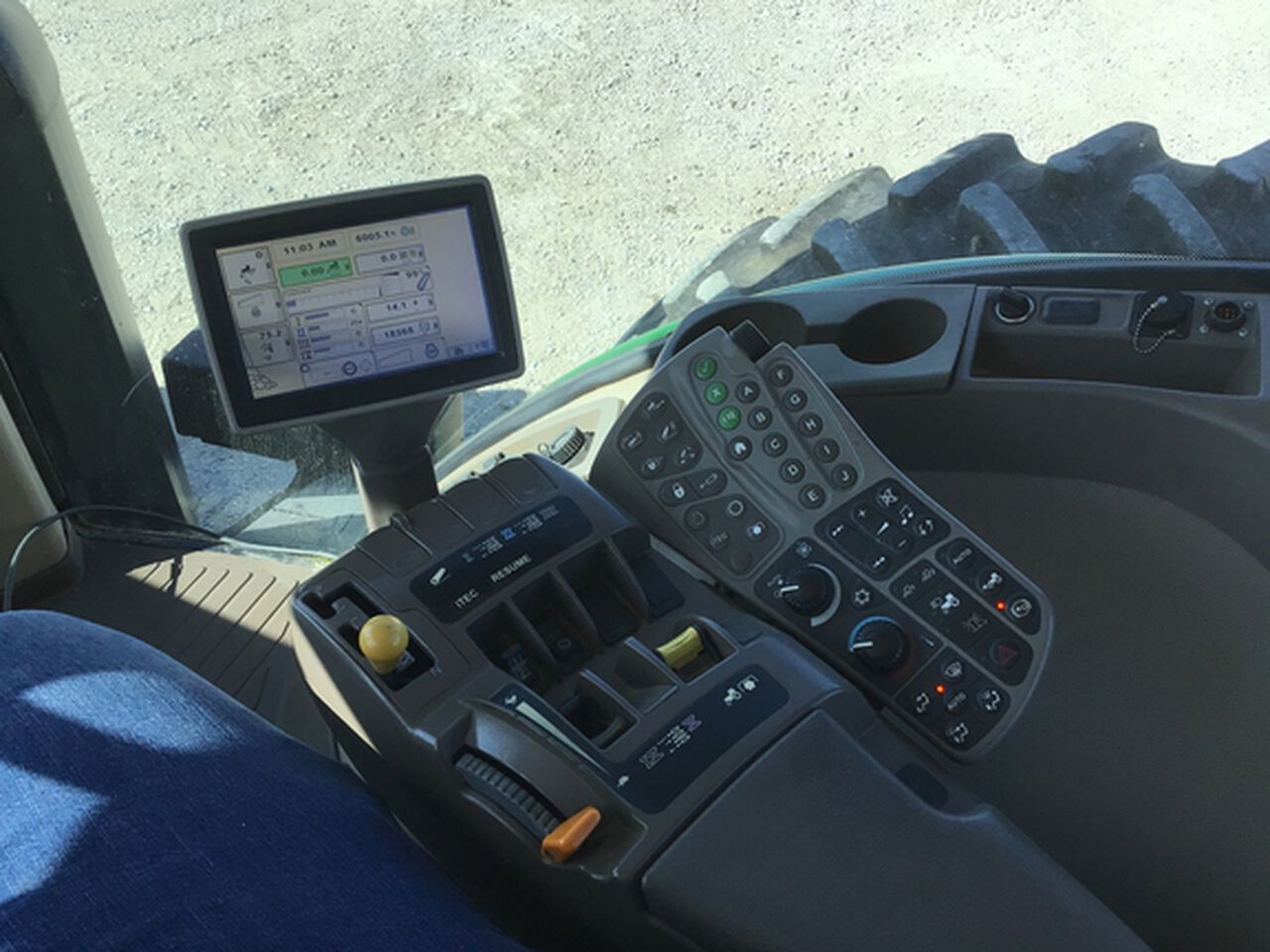 2011 8285R - 431497,  image number 6