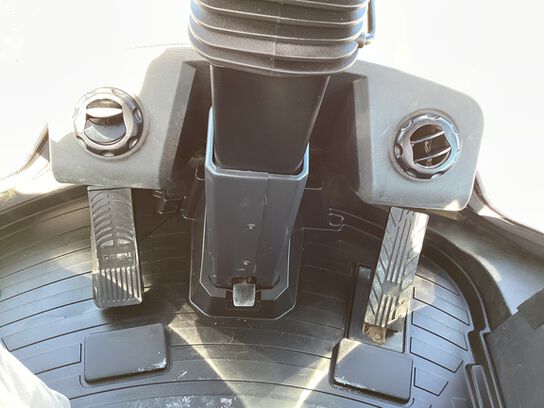 2018 344L - 443275,  image number 11