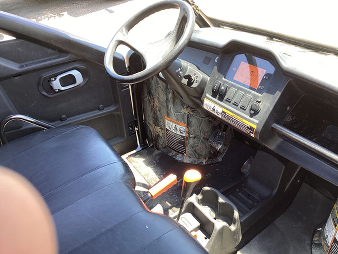 2017 XUV 825M - 446256,  image number 10