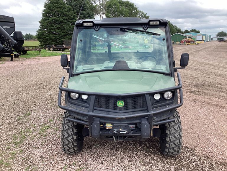 2021 XUV 835R - 438768, 