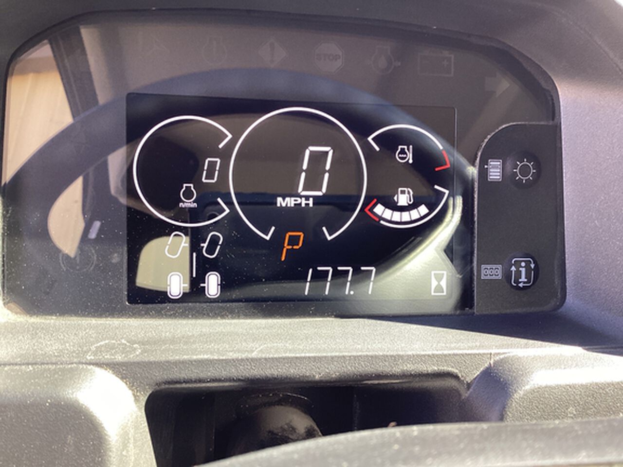 2025 XUV845M - 444213,  image number 10