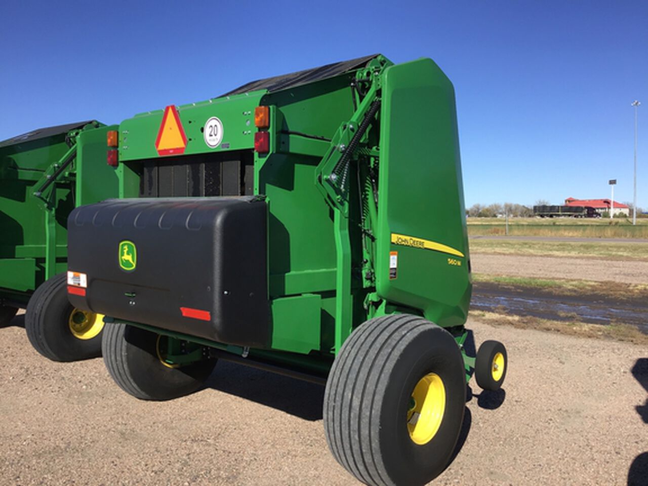 2022 560M - 441915,  image number 3