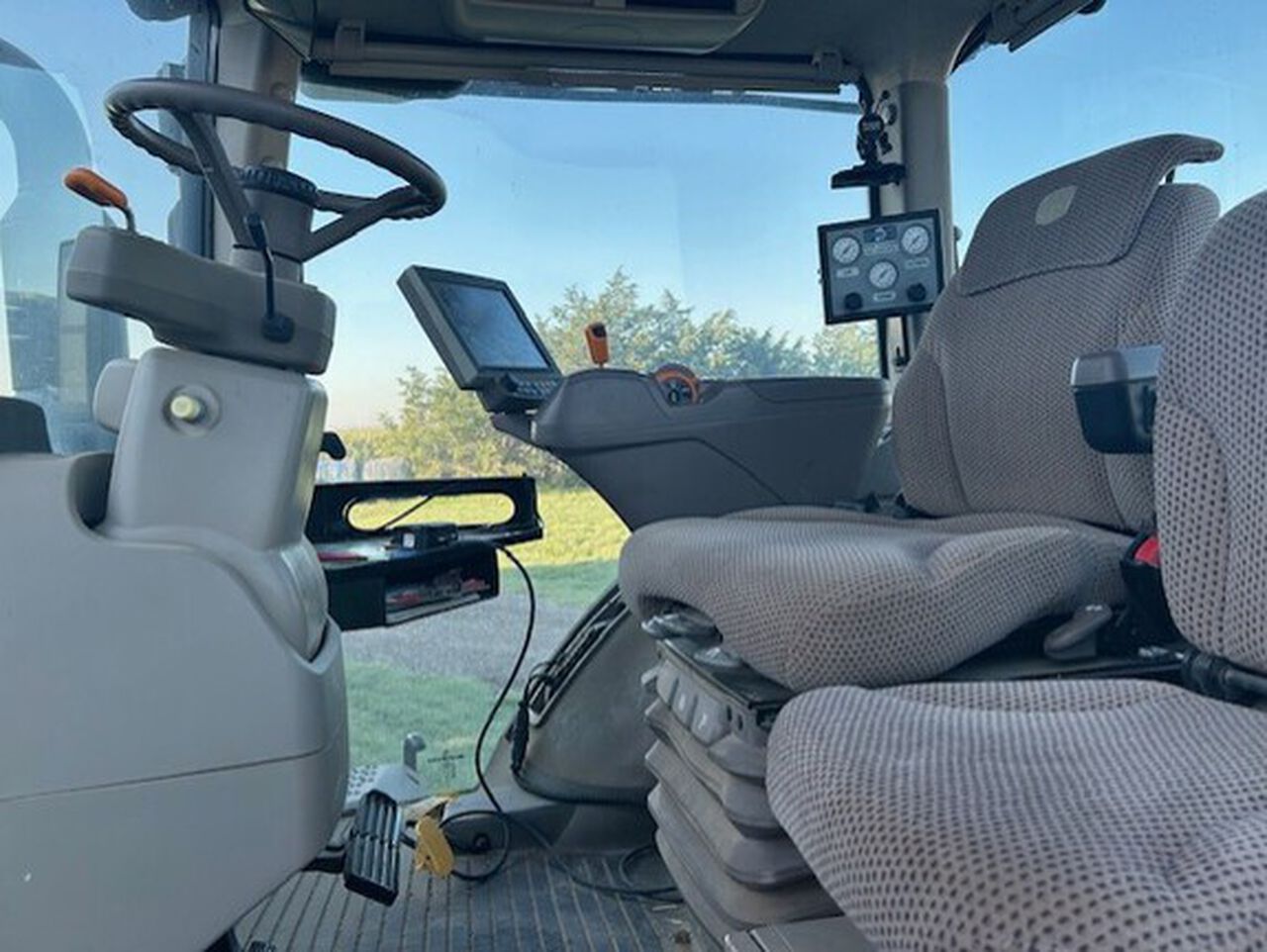 2017 8370R - 441497,  image number 8