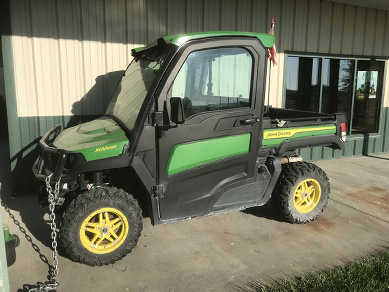 2022 XUV 835R - 439954, 