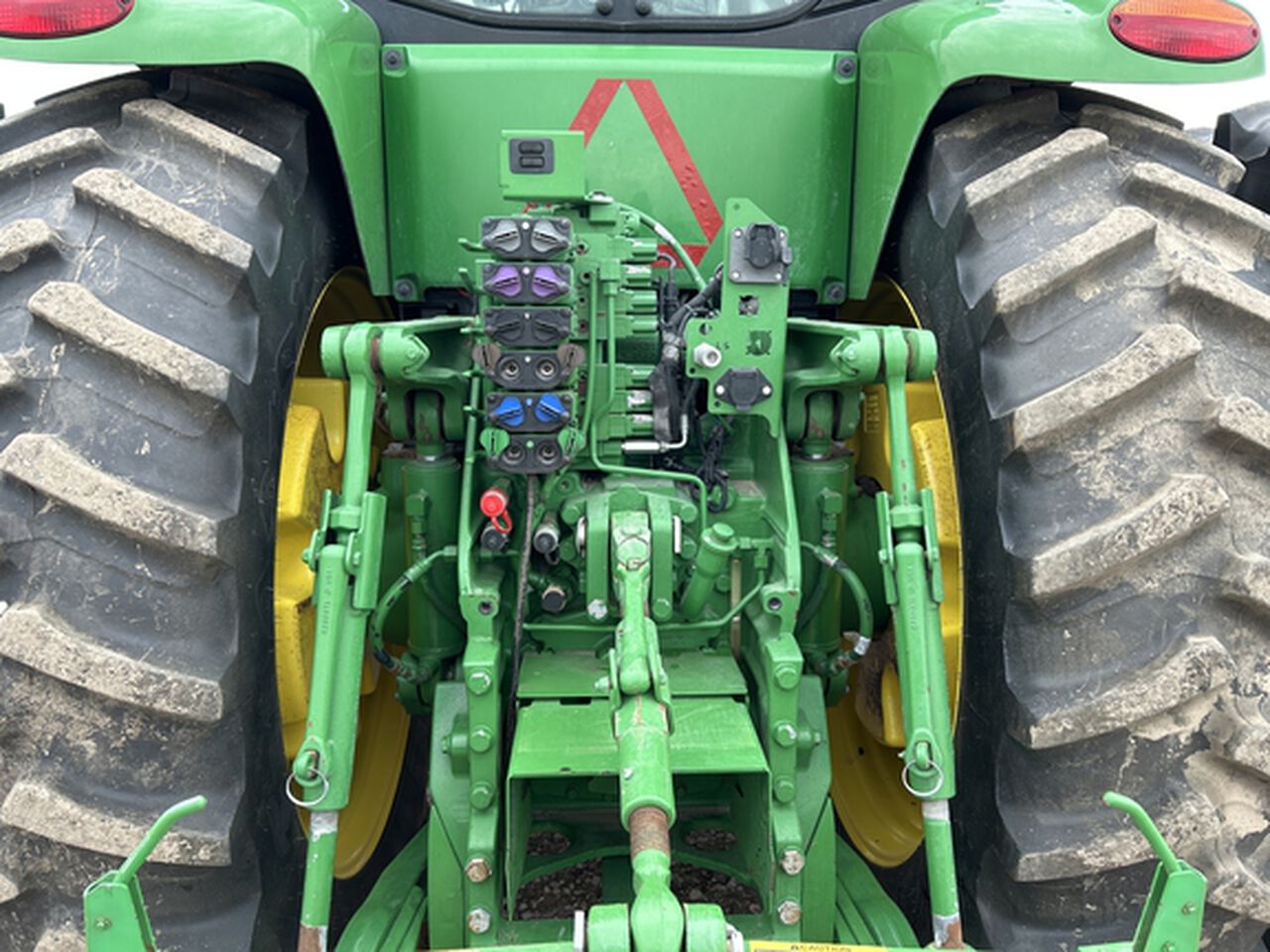 2020 8245R - 429610,  image number 6