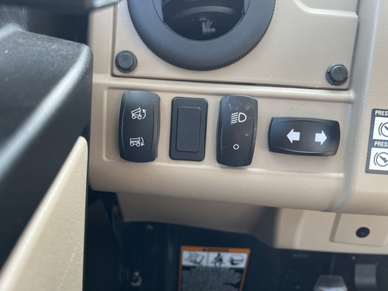 2021 XUV 835R - 428003,  image number 8