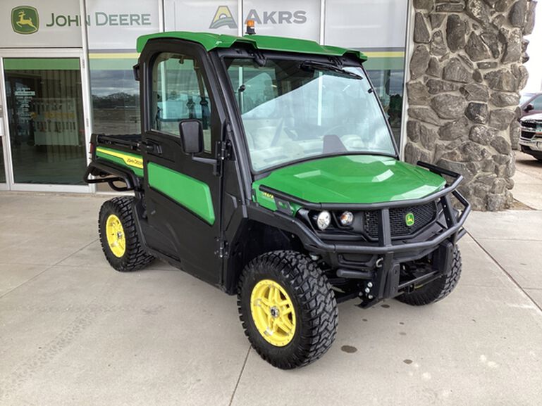 2021 XUV 835R - 417522, 