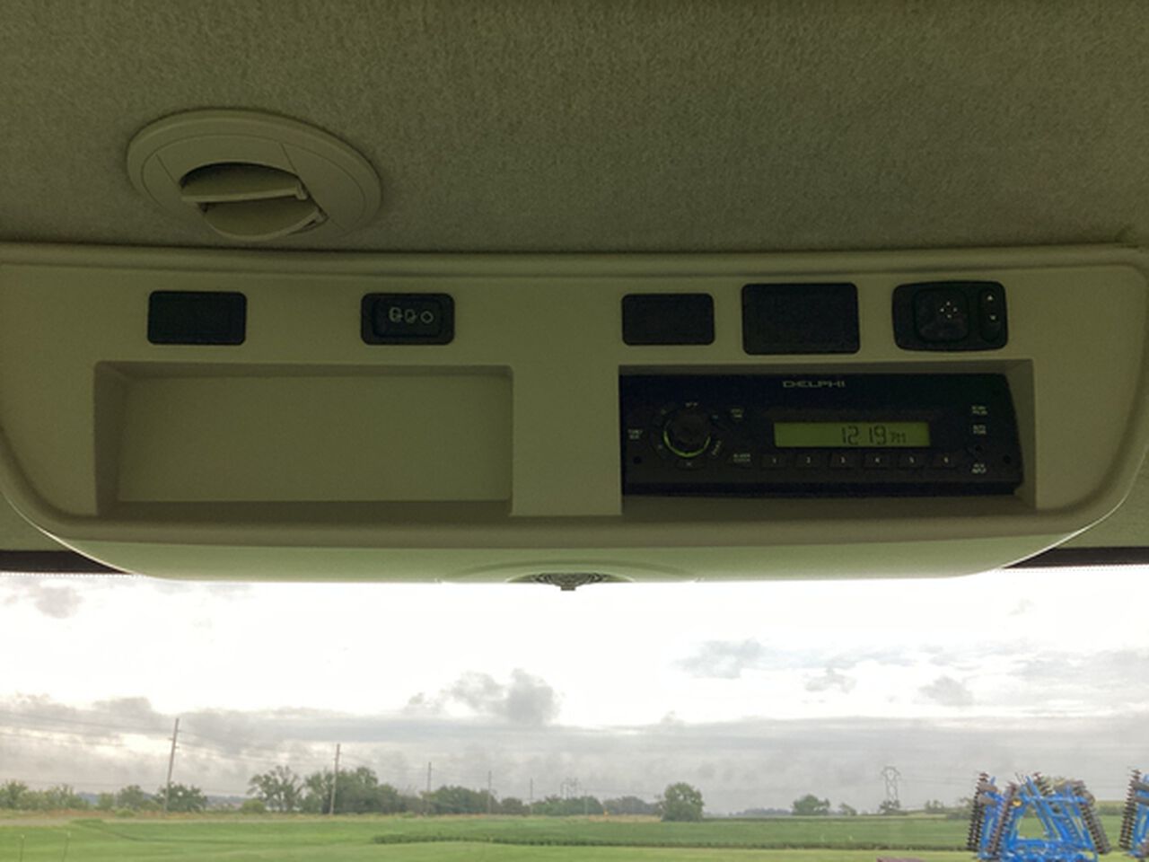 2012 8335R - 440418,  image number 13