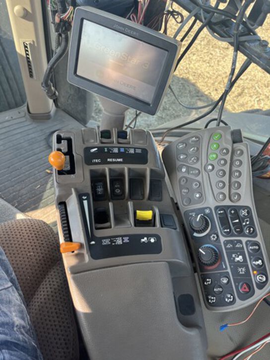 2012 8235R - 442820,  image number 3