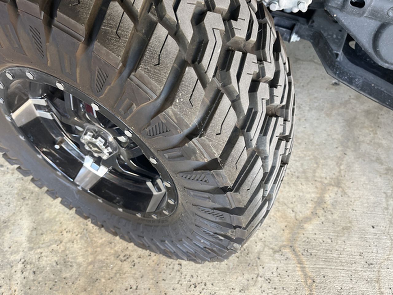 2023 XUV 825M S4 - 411818,  image number 24