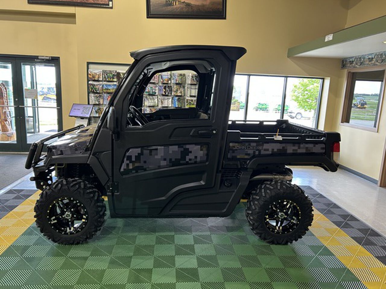 2024 XUV835M - 429703,  image number 2