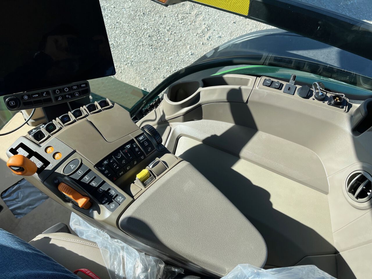 2024 8R 410 - 427446,  image number 10