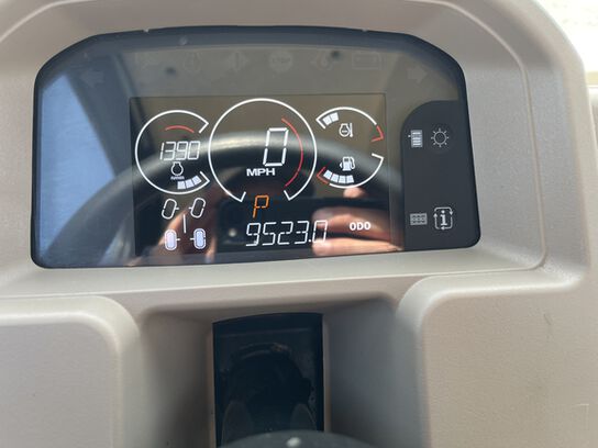 2021 XUV 835R - 428003,  image number 6