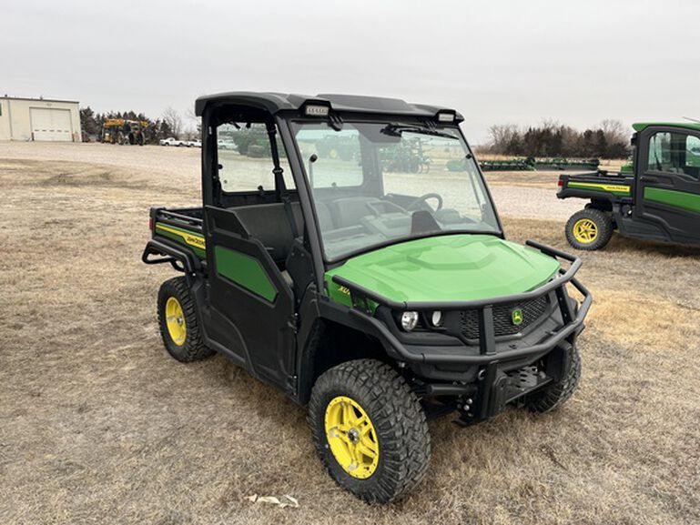 2023 XUV835M - 412560, 