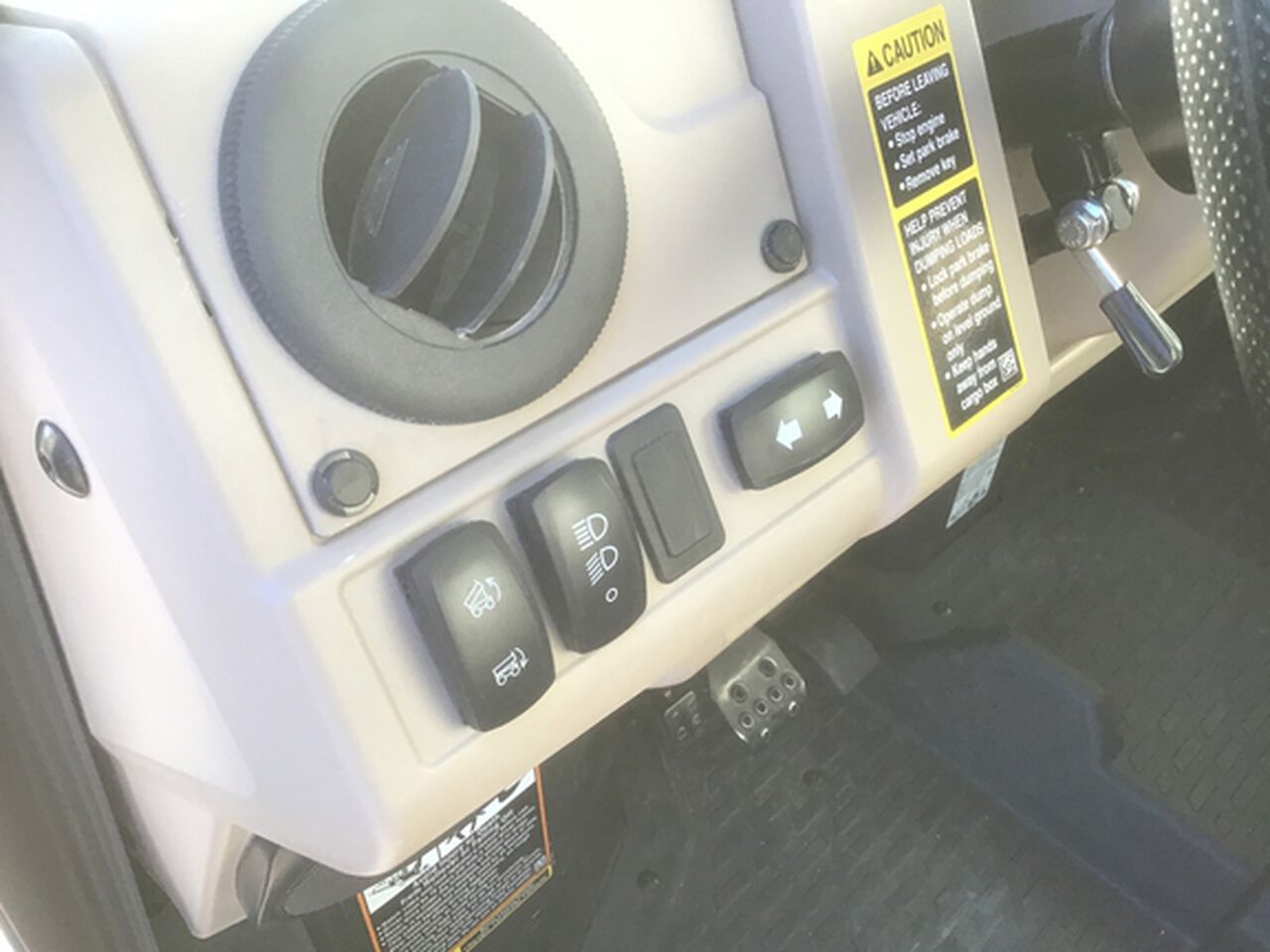 2020 XUV 835R - 441204,  image number 8