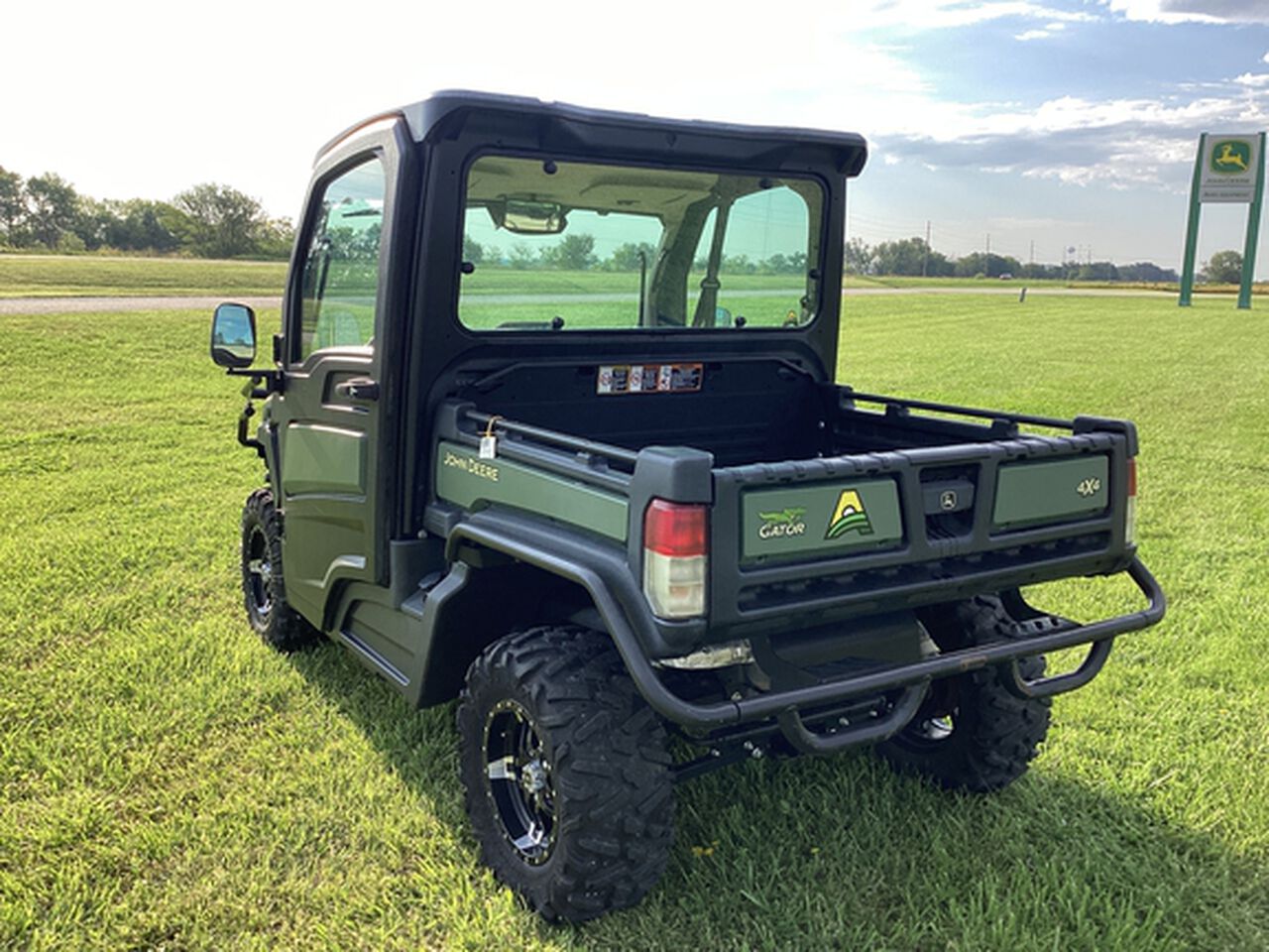 2020 XUV 835R - 430012,  image number 3