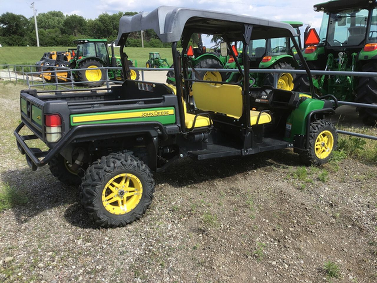 2018 XUV 825I S4 - 444732,  image number 2