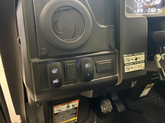 2024 XUV835M - 429704,  image number 10