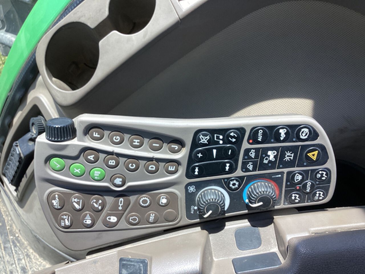 2010 8345R - 420194,  image number 10