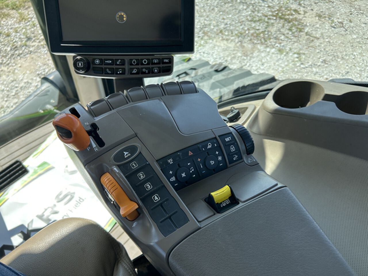 2015 8345RT - 441599,  image number 11