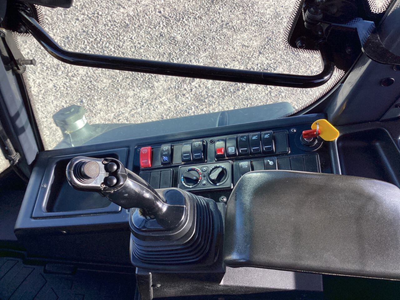 2018 344L - 443275,  image number 10