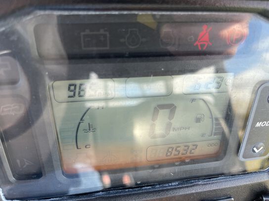 2015 XUV 825I S4 - 415000,  image number 9