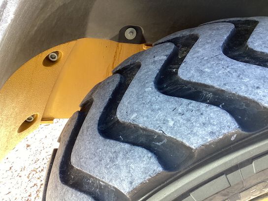 2018 344L - 443275,  image number 19