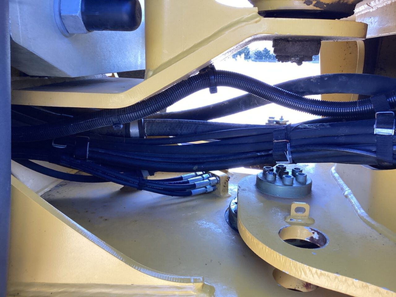 2018 344L - 443275,  image number 17