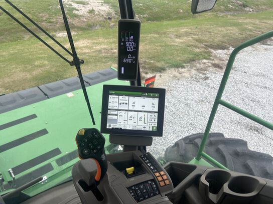 2025 W235R - 442127,  image number 11