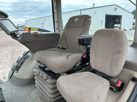 2020 8245R - 429610,  image number 17