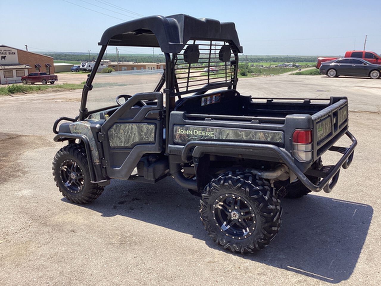 2017 XUV 825M - 446256,  image number 3