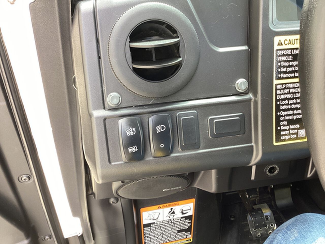 2019 XUV 835M - 446515,  image number 11