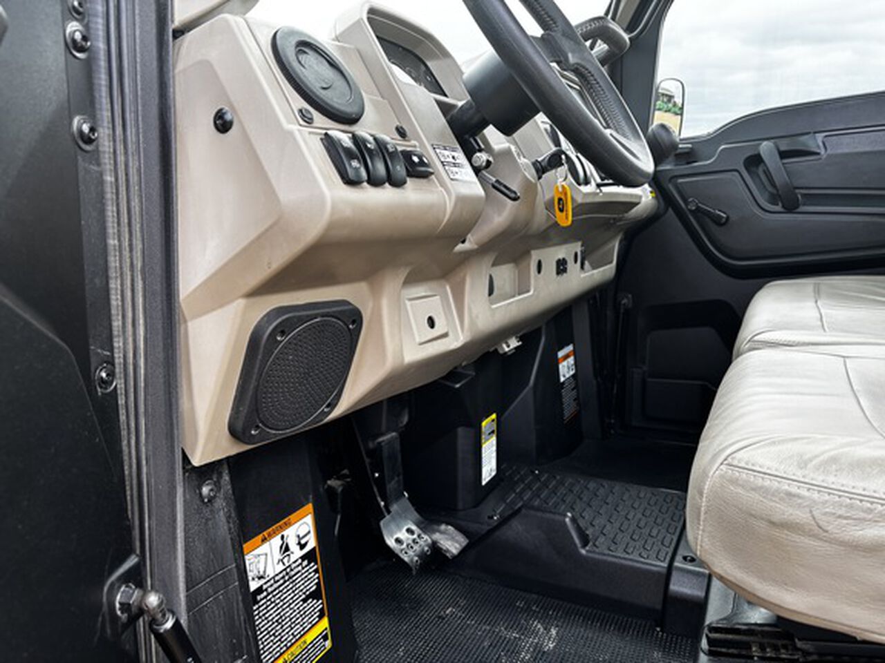 2024 XUV835R - 428283,  image number 23