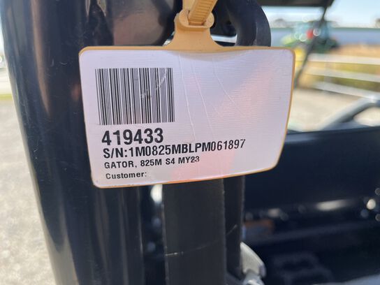 2023 XUV 825M S4 - 419433,  image number 10