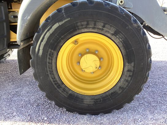 2018 344L - 443275,  image number 22