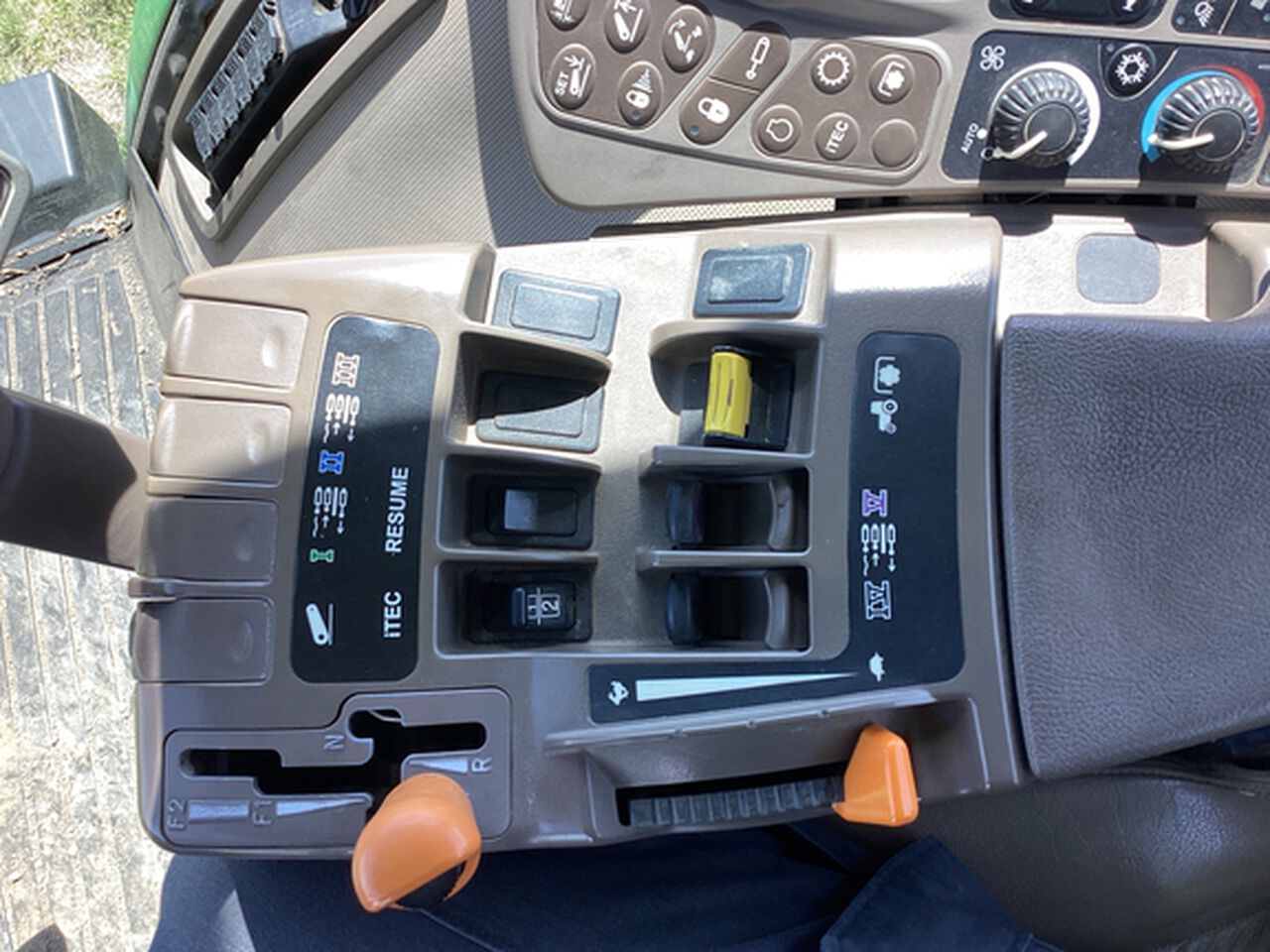 2010 8345R - 420194,  image number 9