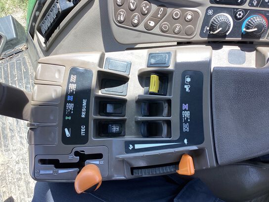 2010 8345R - 420194,  image number 9