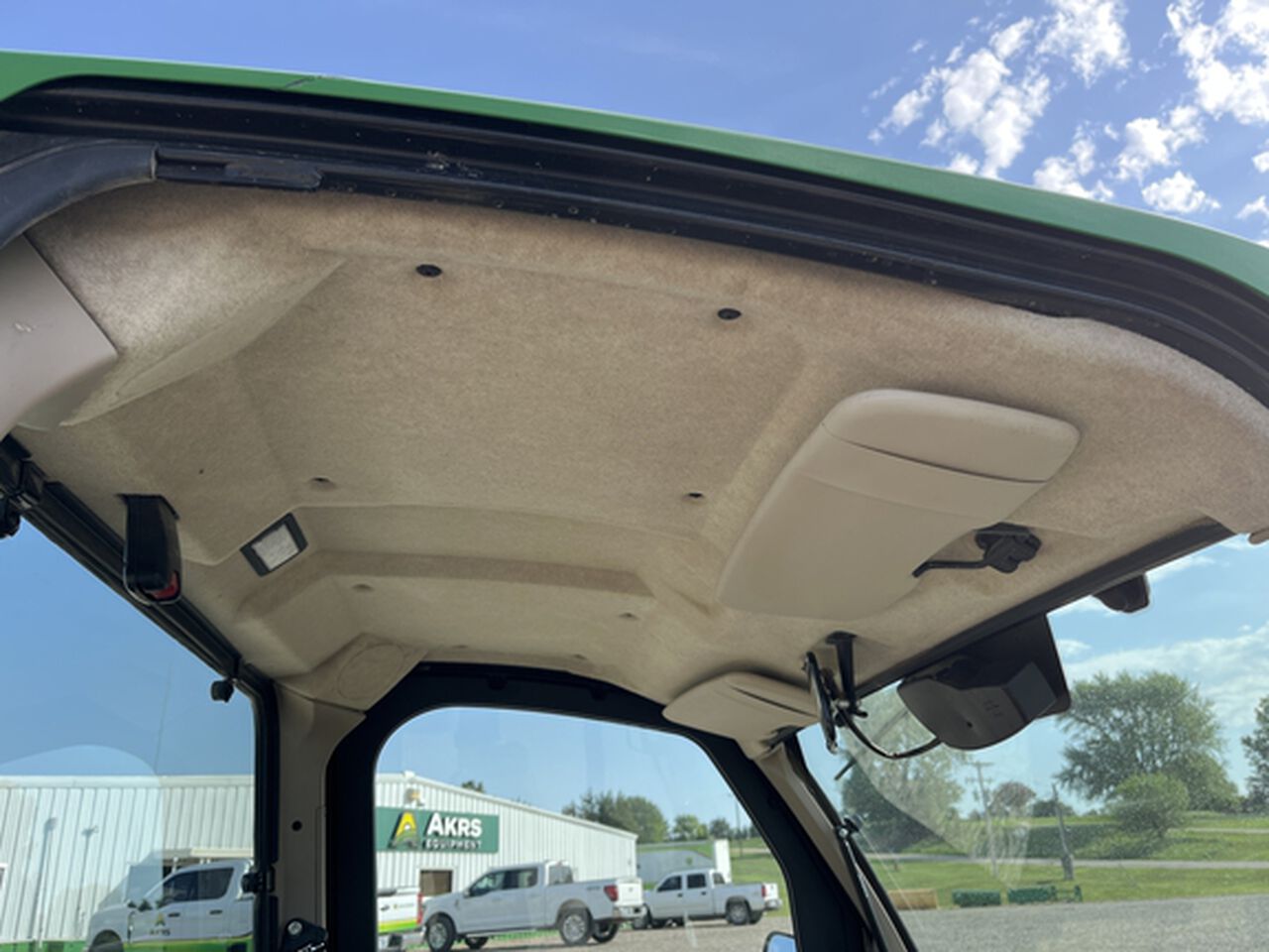 2021 XUV 835R - 428003,  image number 9