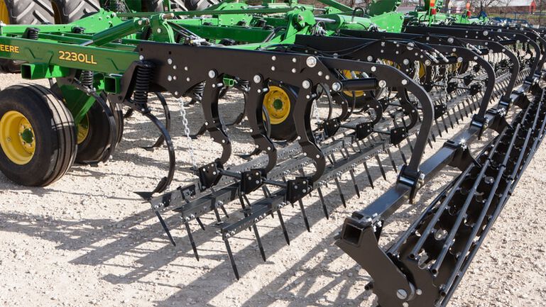 2230LL Level-Lift™ Field Cultivator, 