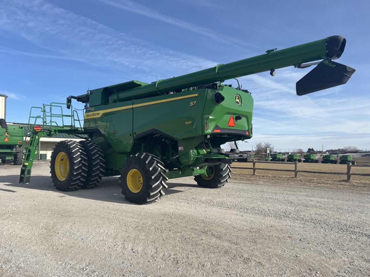 2025 S7 700 - 442020,  image number 3