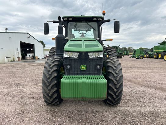 2020 8245R - 429610,  image number 3