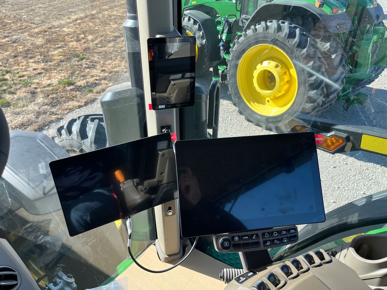 2024 8R 410 - 427446,  image number 11