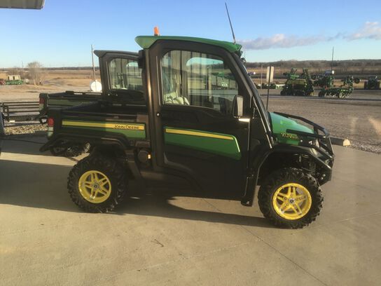 2020 XUV 835R - 441204,  image number 2