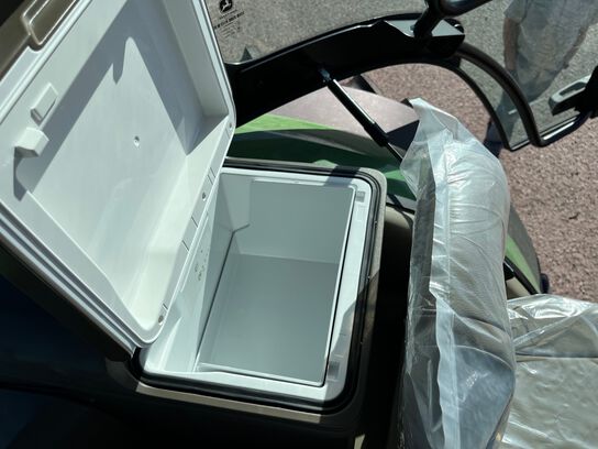 2025 8R 310 - 434718,  image number 13