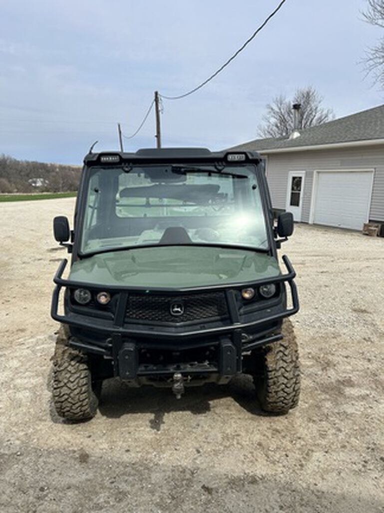 2022 XUV 835R - 445822, 